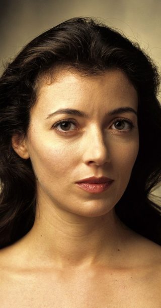 Mia Sara, photo 3 of 3