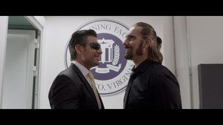 Ladrones still 4