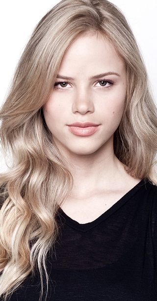 Halston Sage, photo 1 of 3