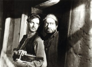 The Mask of Dimitrios still 4