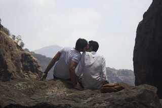 Loev still 2