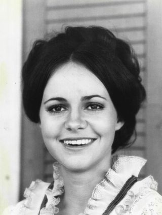 Sally Field, photo 1 of 3