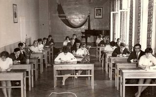 The Peretzniks still 5