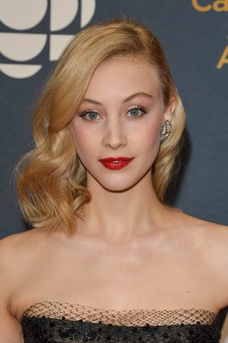 Sarah Gadon, photo 2 of 3
