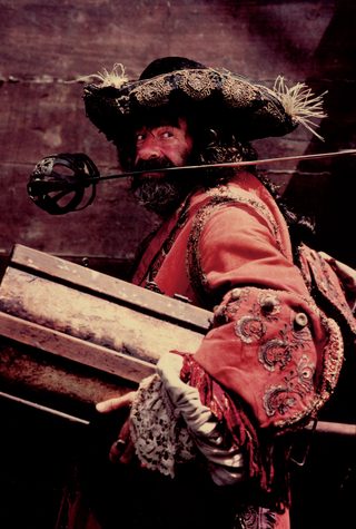 Pirates still 5