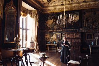 The Favourite still 6