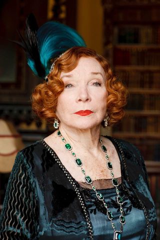 Shirley MacLaine, photo 1 of 3