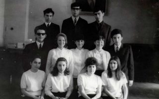 The Peretzniks still 6