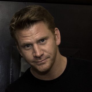 Dash Mihok, photo 2 of 3