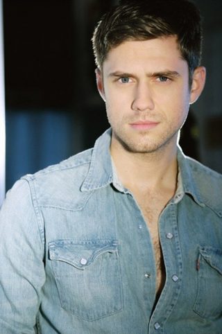 Aaron Tveit, photo 1 of 3