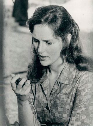 Bonnie Bedelia, photo 2 of 3