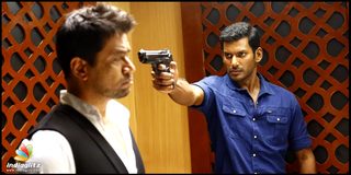 Irumbu Thirai still 5
