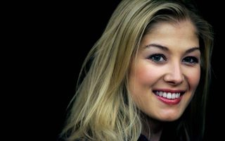 Rosamund Pike, photo 3 of 3