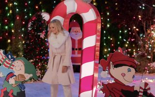 The Christmas House 2: Deck Those Halls still 6