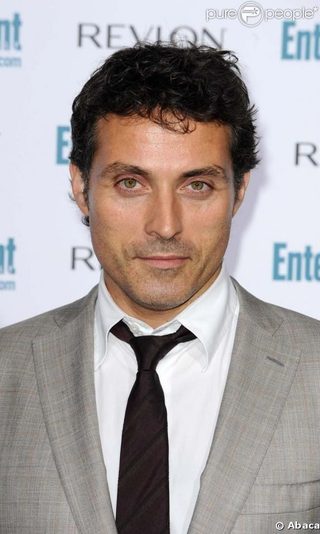 Rufus Sewell, photo 1 of 3