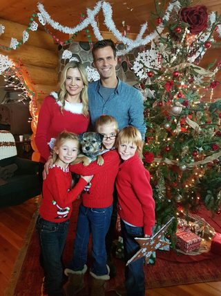 A Christmas to Remember still 6