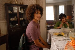 Frankie & Alice still 4