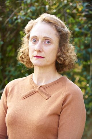 Caroline Goodall, photo 2 of 2