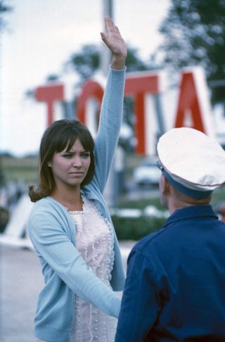 Pierrot le Fou still 6