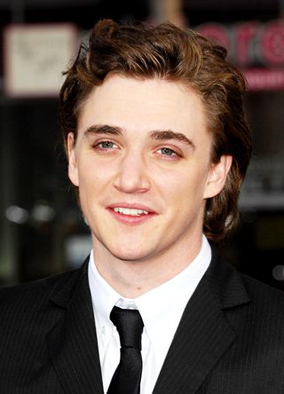 Kyle Gallner, photo 1 of 3
