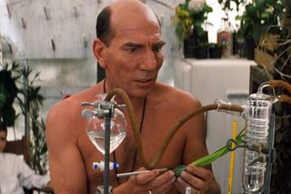Pete Postlethwaite, photo 2 of 2