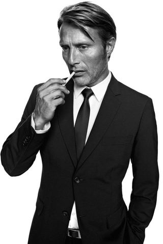 Mads Mikkelsen, photo 1 of 3
