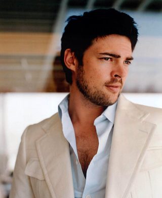Karl Urban, photo 3 of 3