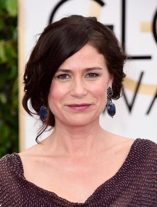 Maura Tierney, photo 2 of 3