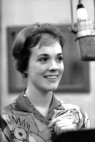 Julie Andrews, photo 1 of 3