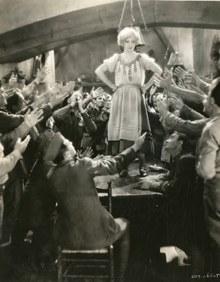 Marianne still 1