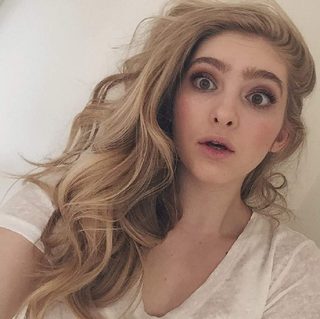 Willow Shields, photo 2 of 3