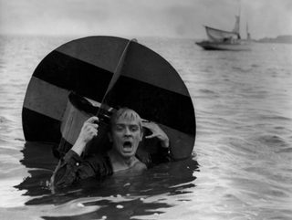 Knife in the Water still 3