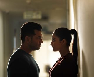 Borrder still 5