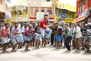 Thaanaa Serndha Koottam still 7