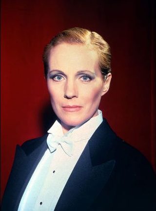 Victor Victoria still 4