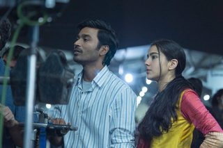 Atrangi Re still 6