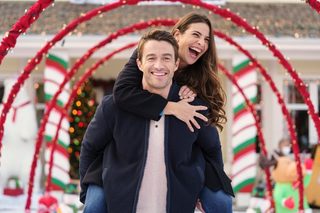 The Christmas House still 3