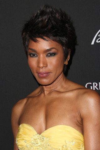 Angela Bassett, photo 2 of 3