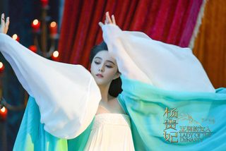 Lady of the Dynasty still 7