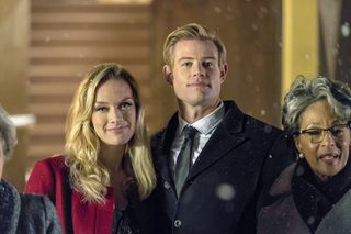 Marry Me at Christmas still 2