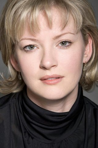Gretchen Mol, photo 2 of 3