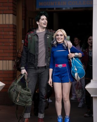 Z-O-M-B-I-E-S 4: Dawn of the Vampires still 4