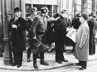 Hangmen Also Die! still 3
