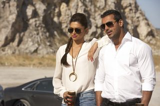 Race 2 still 2