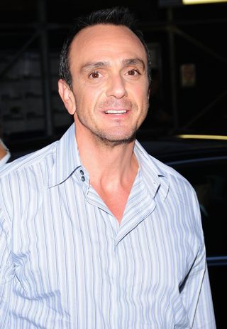 Hank Azaria, photo 2 of 3